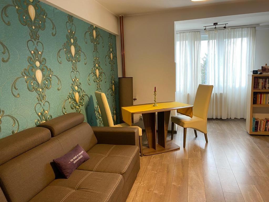 Central Cosy Apart Oradea Apartment Bagian luar foto
