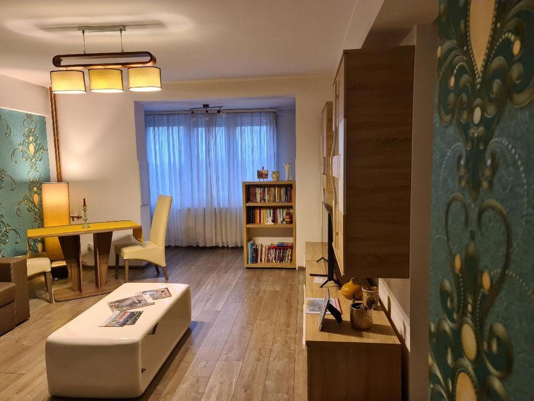 Central Cosy Apart Oradea Apartment Bagian luar foto