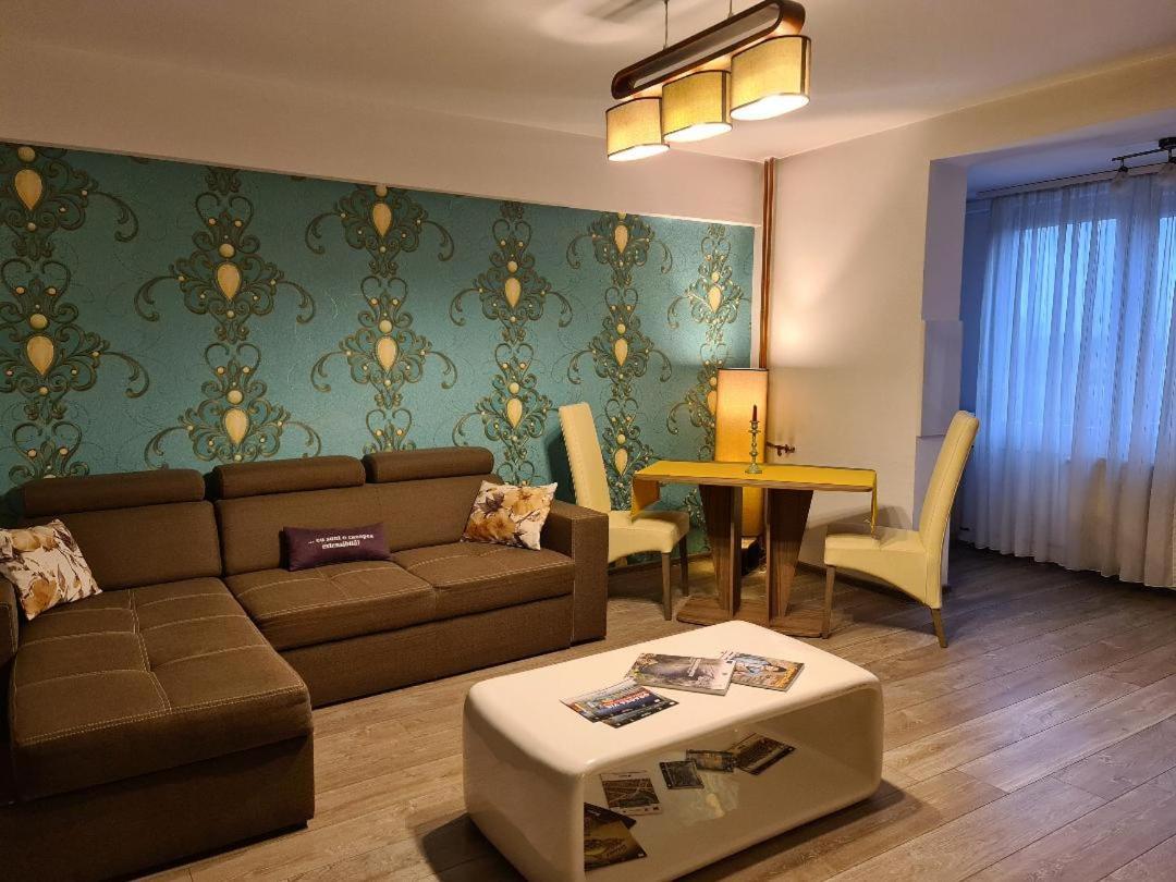 Central Cosy Apart Oradea Apartment Bagian luar foto